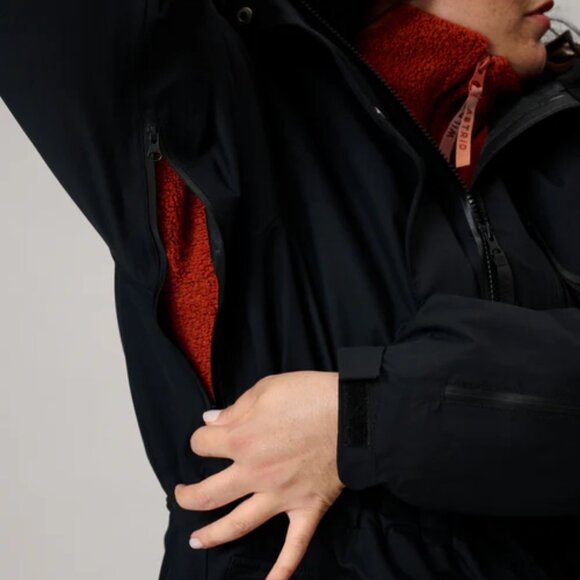 Astrid Wild Scandinavian Outdoor Emma Shell Jacket in Black - Picture 4 of 13